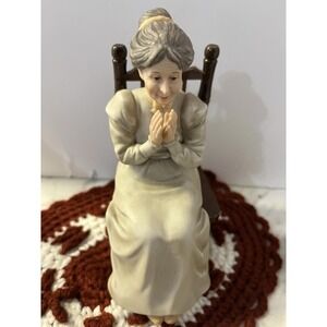 1983 Enesco Treasured Memories A Family Gathering Replacement Grandma Praying